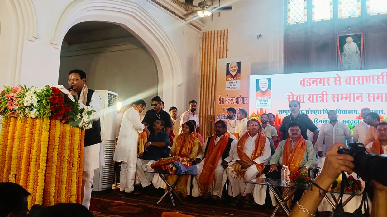 BJP State President Pankaj Chaudhary welcomed Seva Sankalp travelers in Kashi