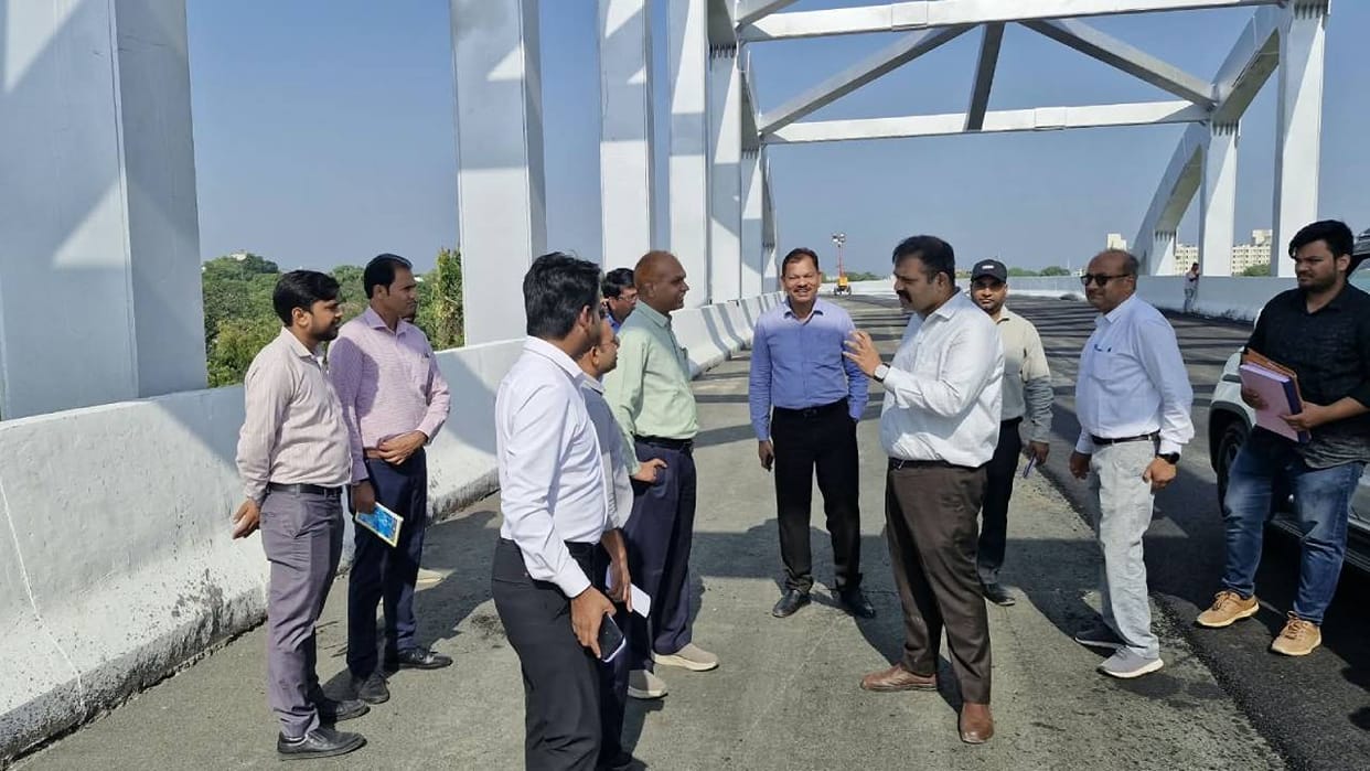 Lucknow: City's tallest flyover to open before Diwali; 10 lakh residents to get relief.