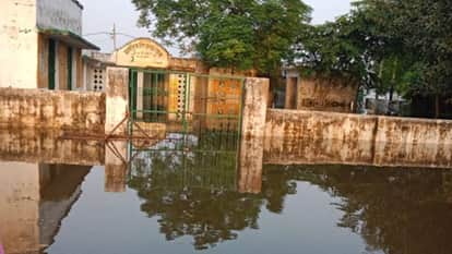 Lucknow: 40 schools shut due to floods; children's education stalled.