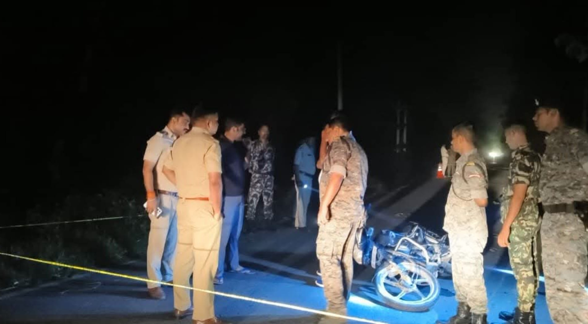 मौके पर मौजूद पुलिस अधिकारी