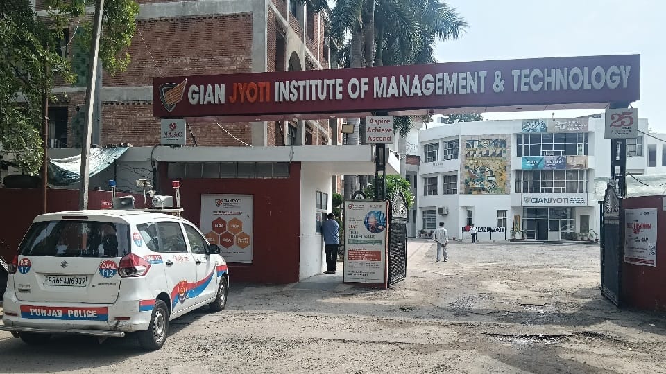 School in Chandigarh  received bomb threat police investigation