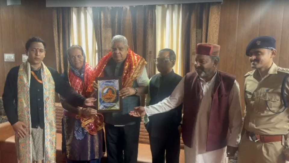 पूर्व उपराष्ट्रपति जगदीप धनखड़ पहुंचे यमुनोत्री