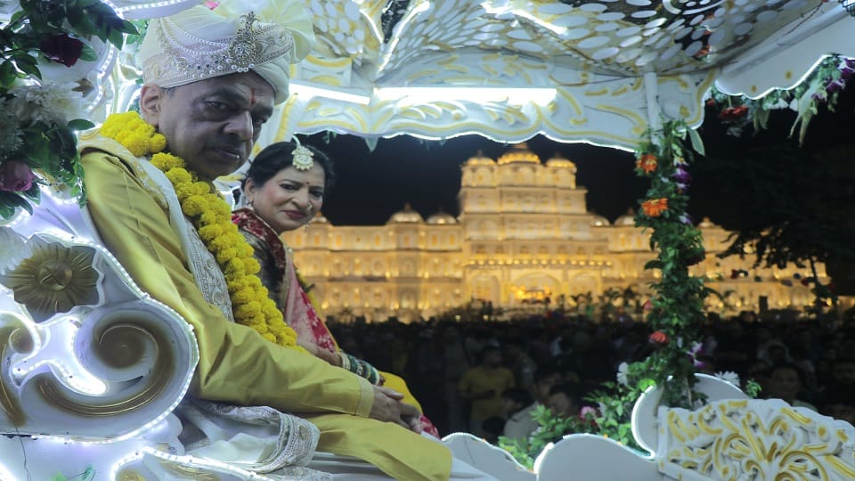 Grand Ram Barat Leaves Agra's Rawatpara for Janakpuri Amid Huge Crowd