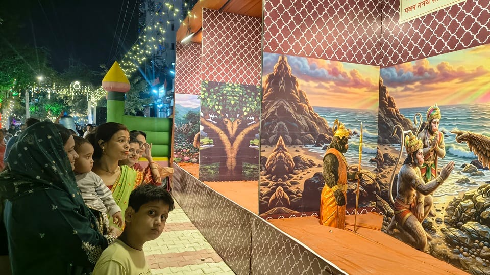 Janakpuri Festival Draws Huge Crowd as Ramayana Tableaux Become Major Attraction
