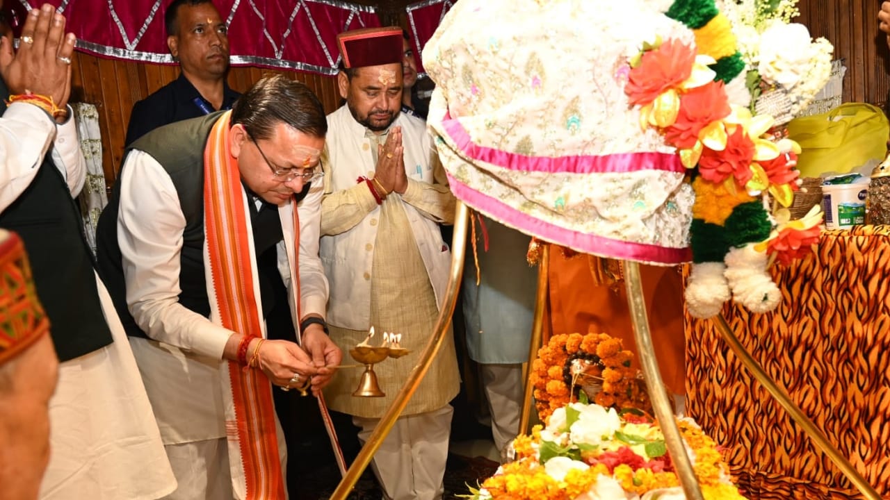 सीएम धामी पहुंचे उत्तरकाशी
