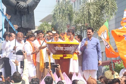 विजय नगर चौराहा पर संकल्प ज्योति जलाई गई।