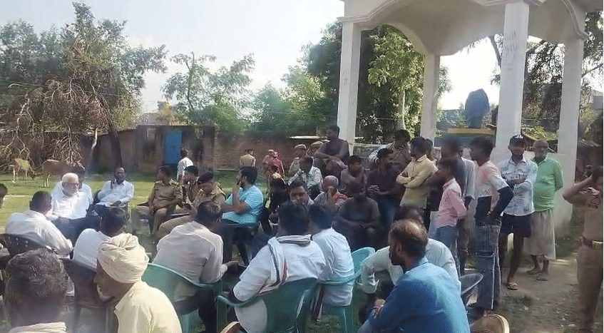 अयोध्या : अंबेडकर प्रतिमा खंडित किए जाने से गांव में तनाव, दो थानों की फोर्स के साथ एसडीएम-सीओ पहुंचे