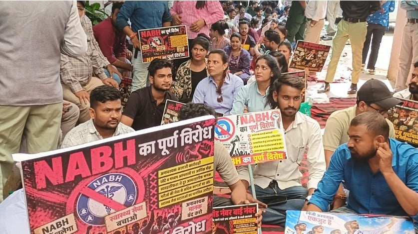 आयुष्मान पर आर-पार की तैयारी के बीच सरकार से बनी बात: एक हजार एंबुलेंस का दिल्ली कूच टला, भुगतान पर भी आश्वासन
