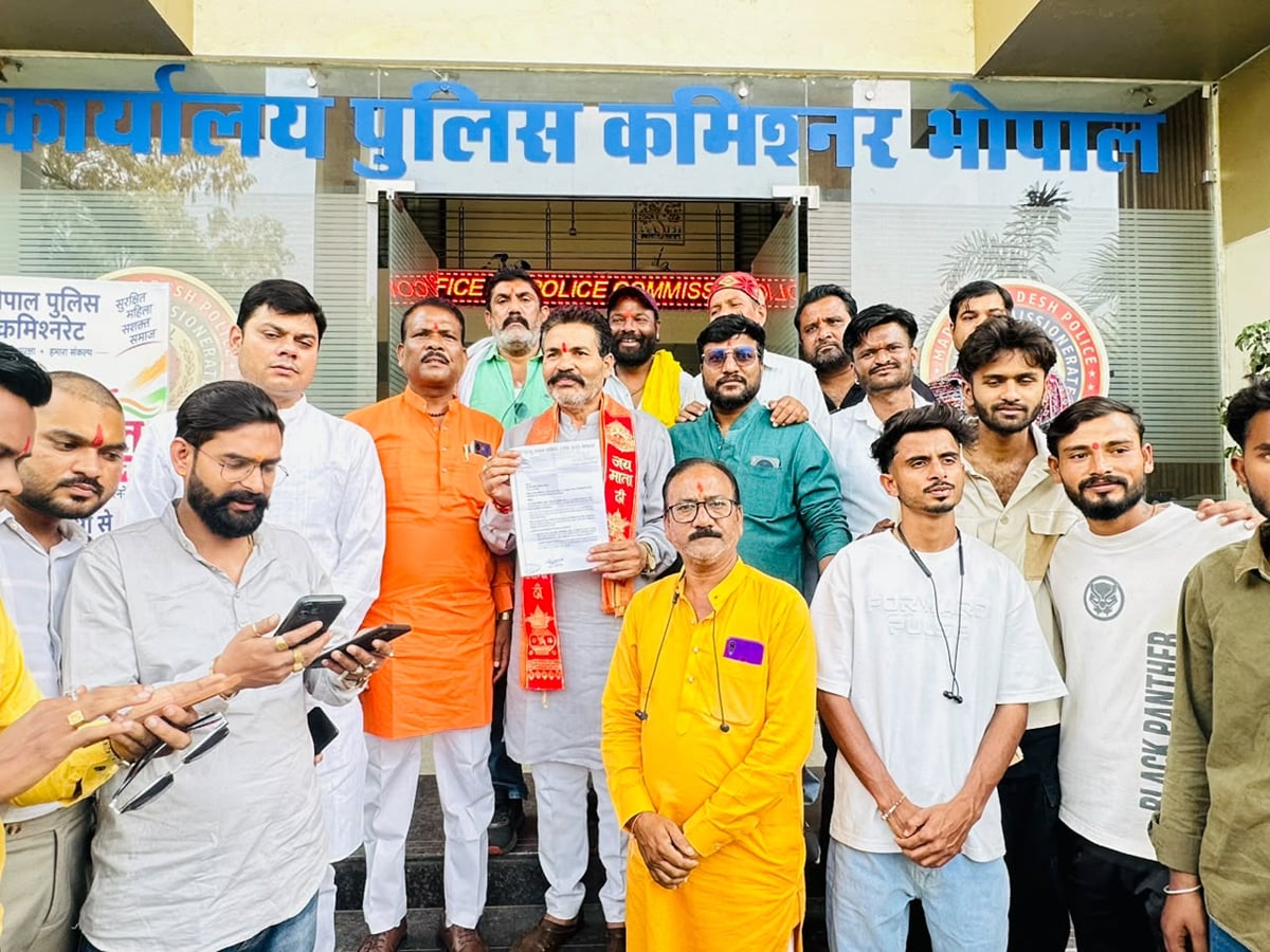 गरबा पार्टनर के पैकेज पर बवाल: हिंदू संगठन ने पुलिस से मांगी जांच, पार्टनर की पहचान और वेरिफिकेशन पर उठाए सवाल