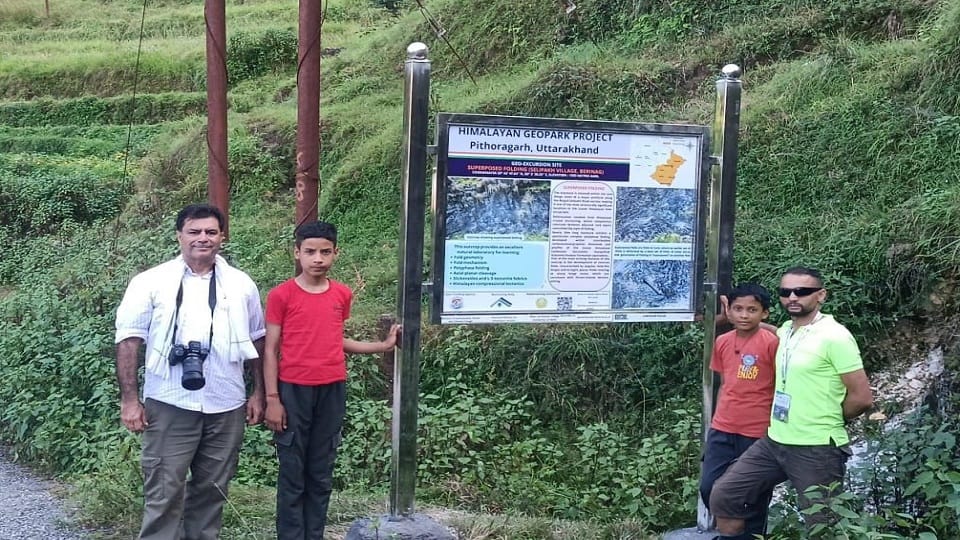 Delhi University team installed information boards at 5 geo-sites in Bedinag-Gangolihat