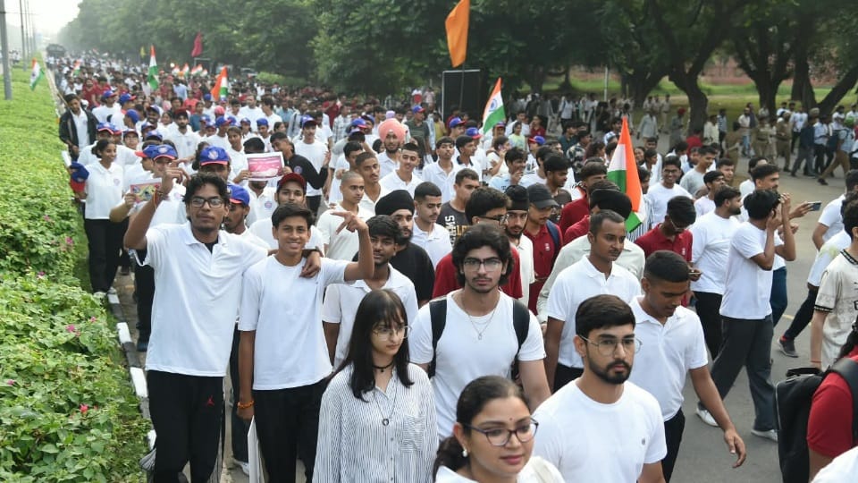 Anti-drug walkathon in Chandigarh Administrator Gulab Chand Kataria