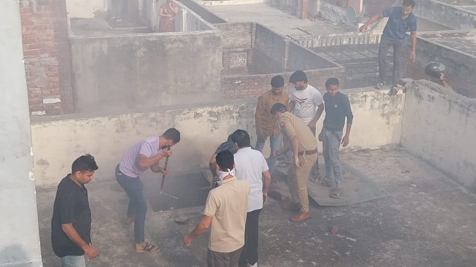 Fire in Baghpat: Mother and daughter die from burns and suffocation; eight people, including a trader