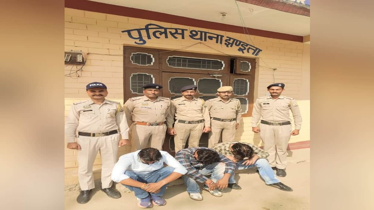 151.33 grams of Chitta  seized from a car on the fourlane highway; three arrested