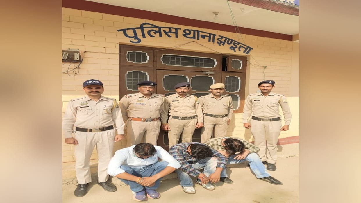 151.33 grams of Chitta  seized from a car on the fourlane highway; three arrested