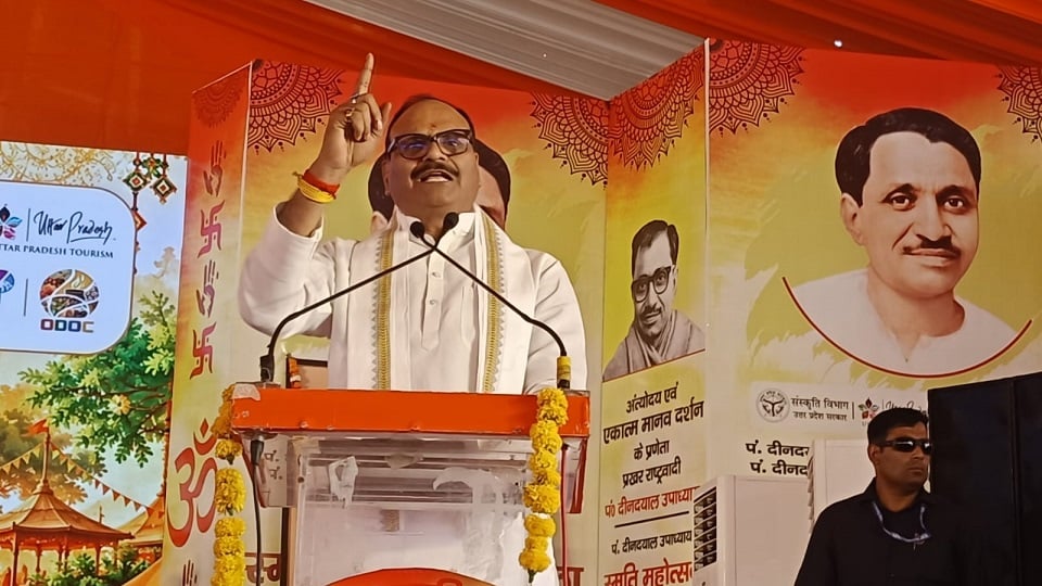 यूपी: 'कारसेवकों के खून से सने सपा नेताओं के हाथ', डिप्टी सीएम ब्रजेश पाठक बोले- वह कैसे राम मंदिर जा सकते हैं
