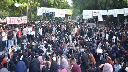 AMU Students Threaten Lockdown Amid Sine Die Rumour