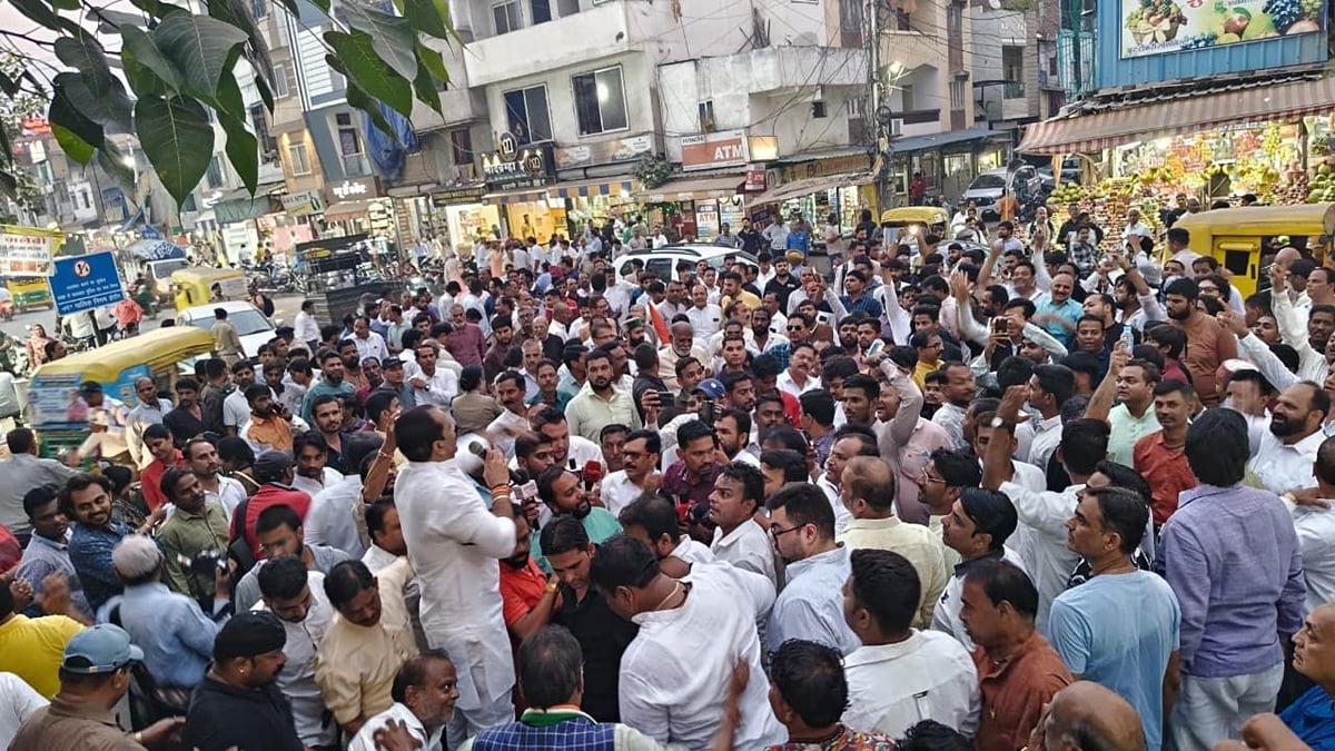 इंदौर: कांग्रेस ने मुख्य चुनाव आयुक्त का पुतला फूंका, निष्पक्ष और पारदर्शी चुनाव प्रक्रिया के लिए निकाला मार्च