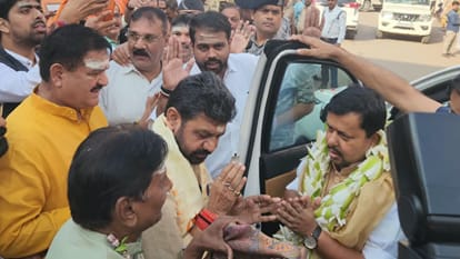 काशी विश्वनाथ मंदिर में दर्शन करने पहुंचे नितिन नवीन