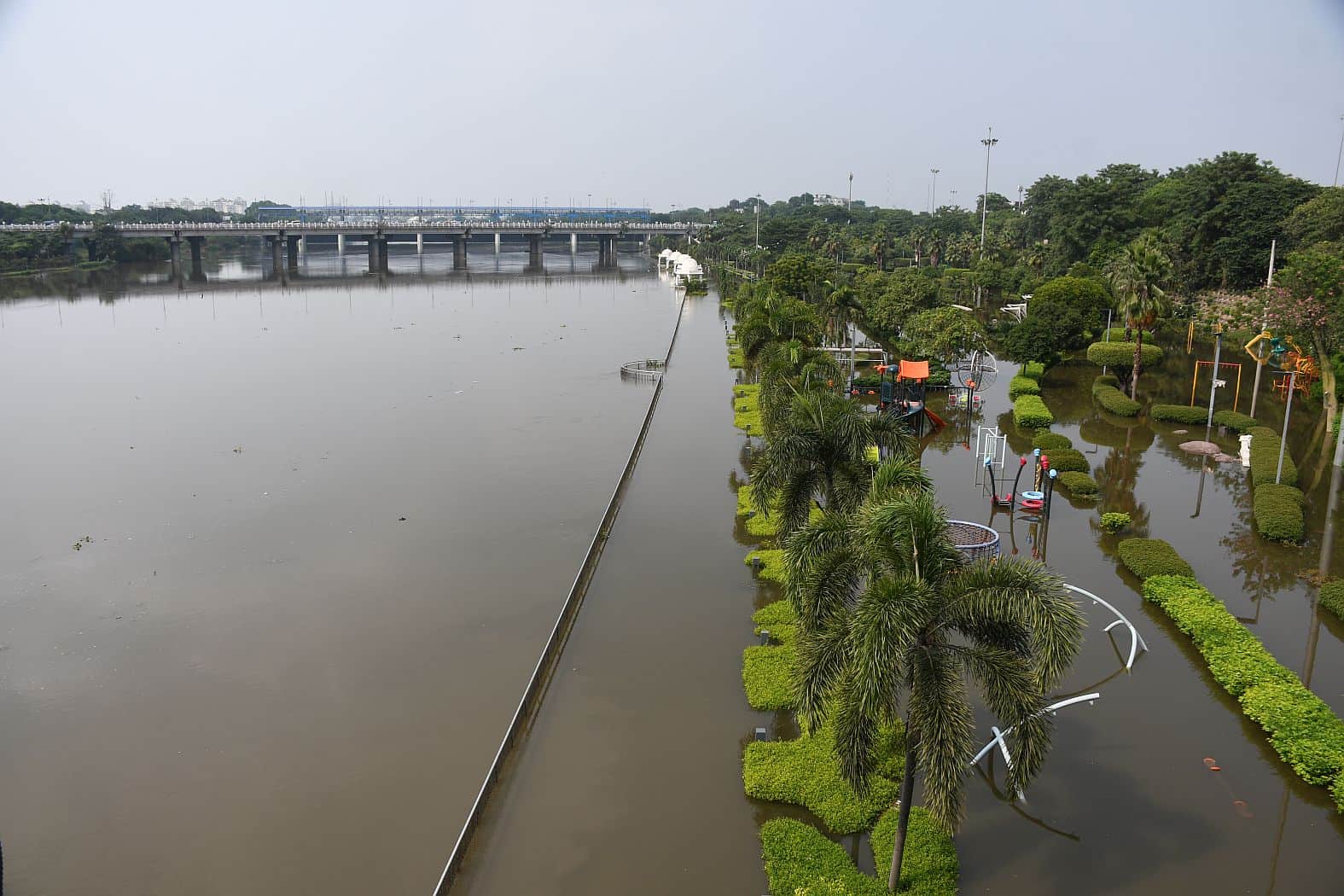 Floods in Lucknow: Where the thrill of cricket reigned two days ago, the surging Gomti is now visible.
