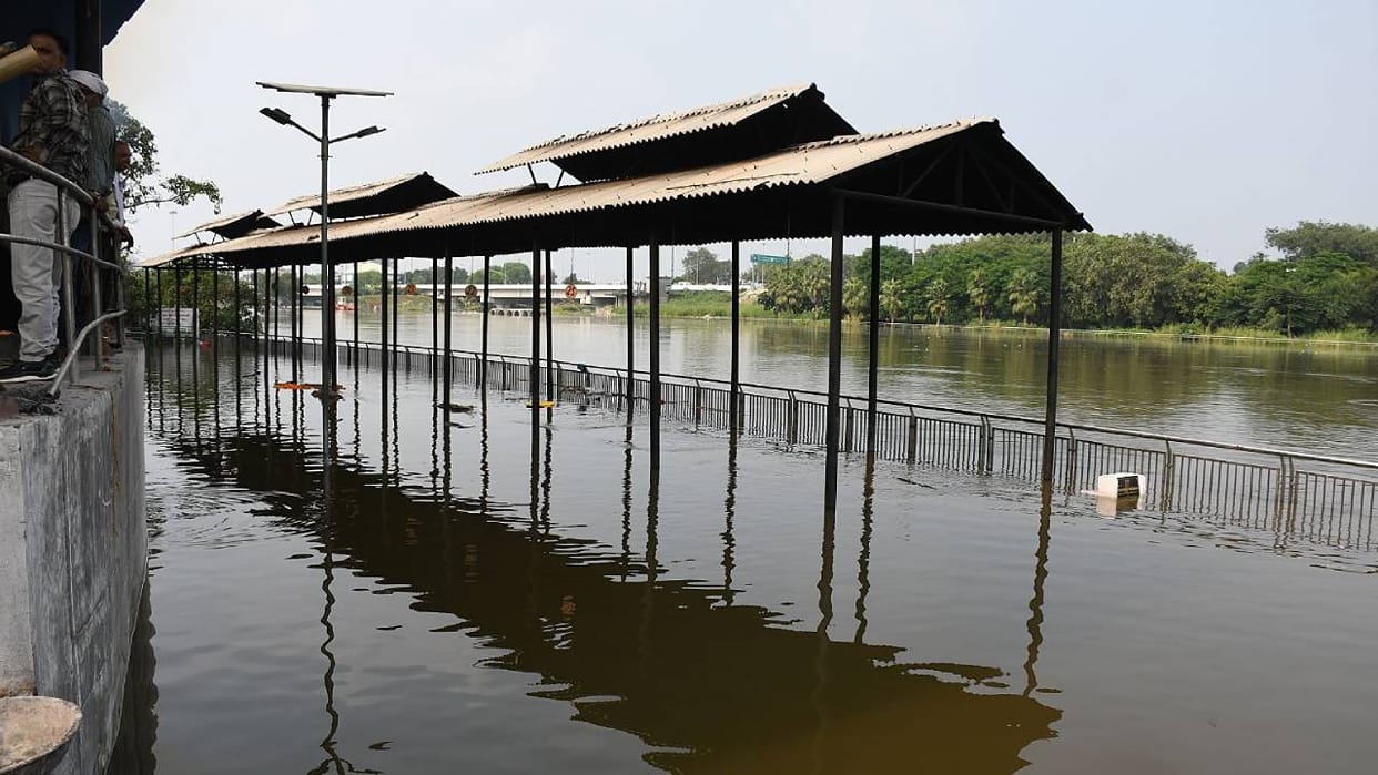 Lucknow: 12 flood pumping stations to provide relief from waterlogging.