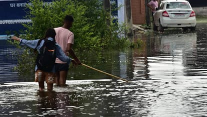 Floods in Lucknow: Where the thrill of cricket reigned two days ago, the surging Gomti is now visible.