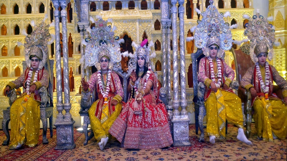 तस्वीरों में देखें जनकपुरी: रोशनी से जगमग मिथिला नगरी, हर ओर जय श्रीराम की गूंज; श्रद्धालुओं का उमड़ा सैलाब