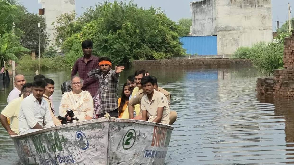 UP: Mayor Sushma Kharkwal inspects flood-affected areas; orders probe into the carving out of plots on 45 bigh
