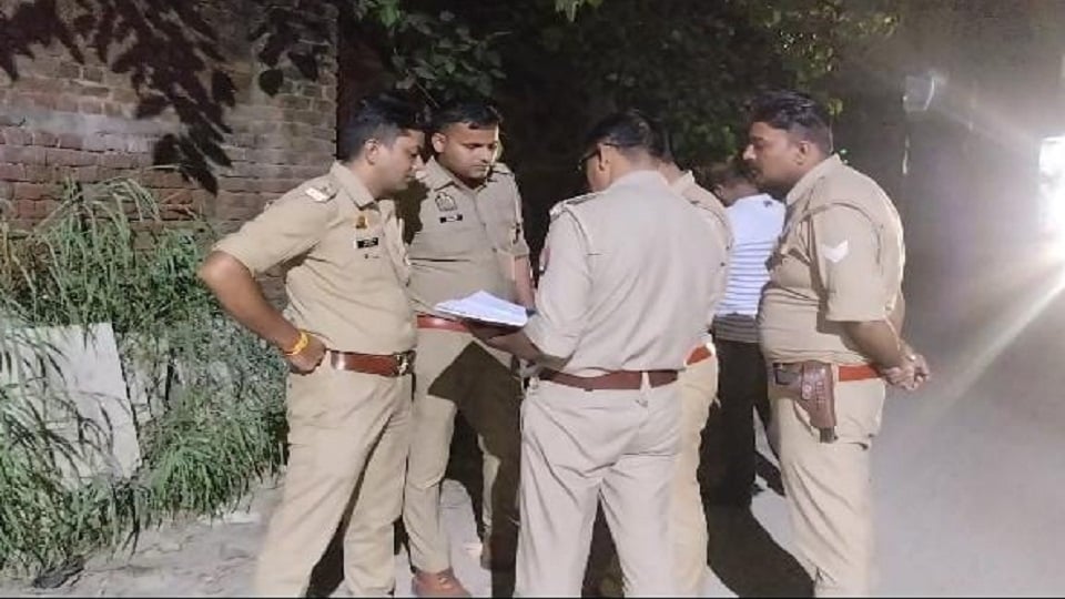 Meerut: Woman's chain snatched in public; she was dragged for 200 meters and injured