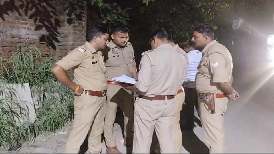 Meerut: Woman's chain snatched in public; she was dragged for 200 meters and injured