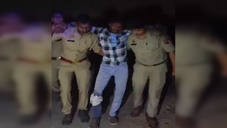 बुलंदशहर में पुलिस से मुठभेड़: किशोरी से दुष्कर्म करने वाले दो आरोपी एनकाउंटर के बाद गिरफ्तार, एक को लगी गोली