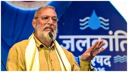 Nana Patekar Helped Farmers in Maharashtra and worked in Kargil during war know his social work