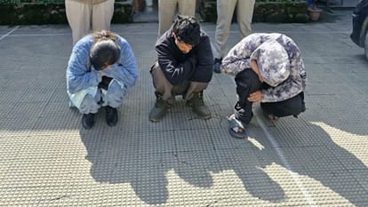 पुलिस की गिरफ्त में आरोपी।