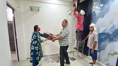 Kanpur: Floor of second room in Himalaya Bhavan flat also caves in; KDA team inspects site