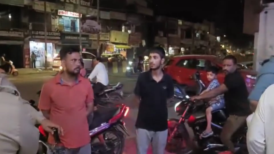 सहारनपुर: पेट्रोल डलवाने के बाद बाइक बंद, टंकी में मिला पानी; ग्राहक ने पंप पर मिलावट का लगाया आरोप