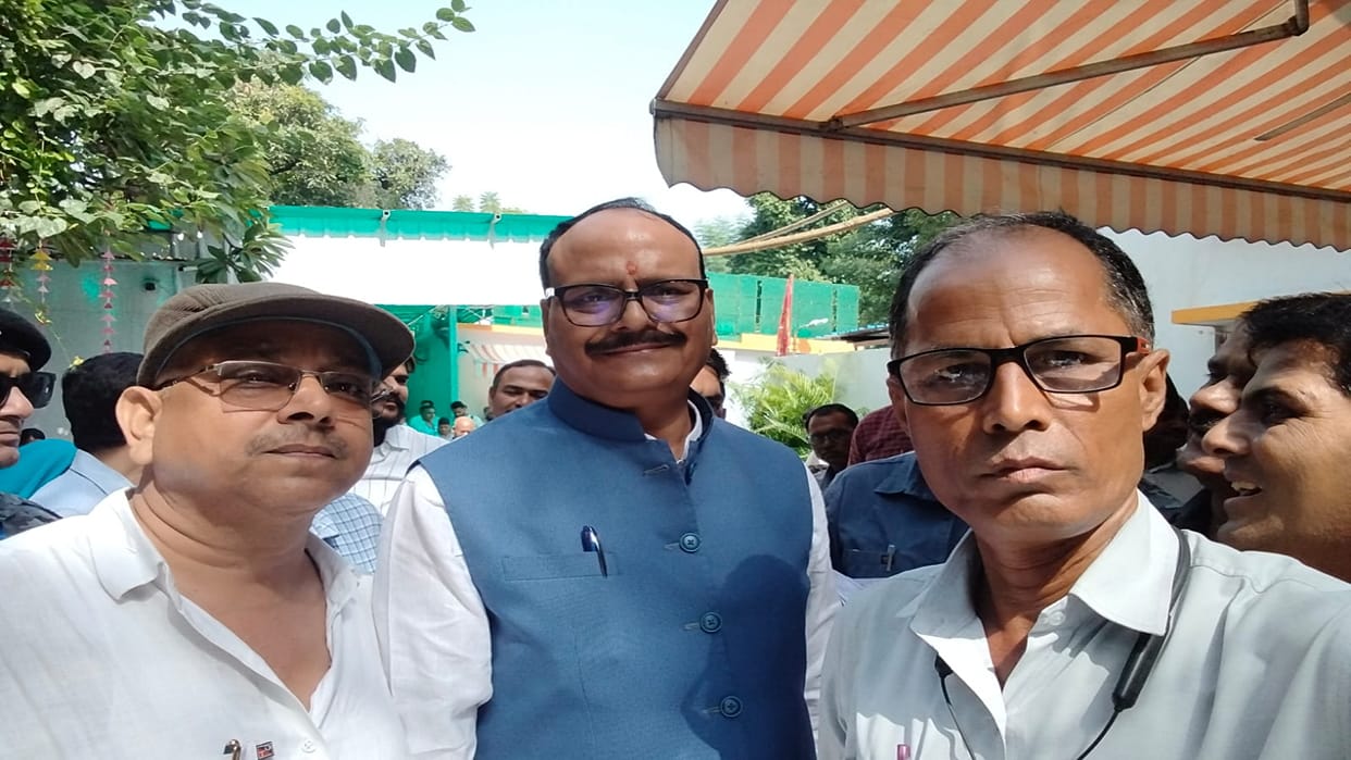 Collection Amins, denied selection despite years of service, approach the Deputy CM seeking age limit relaxati