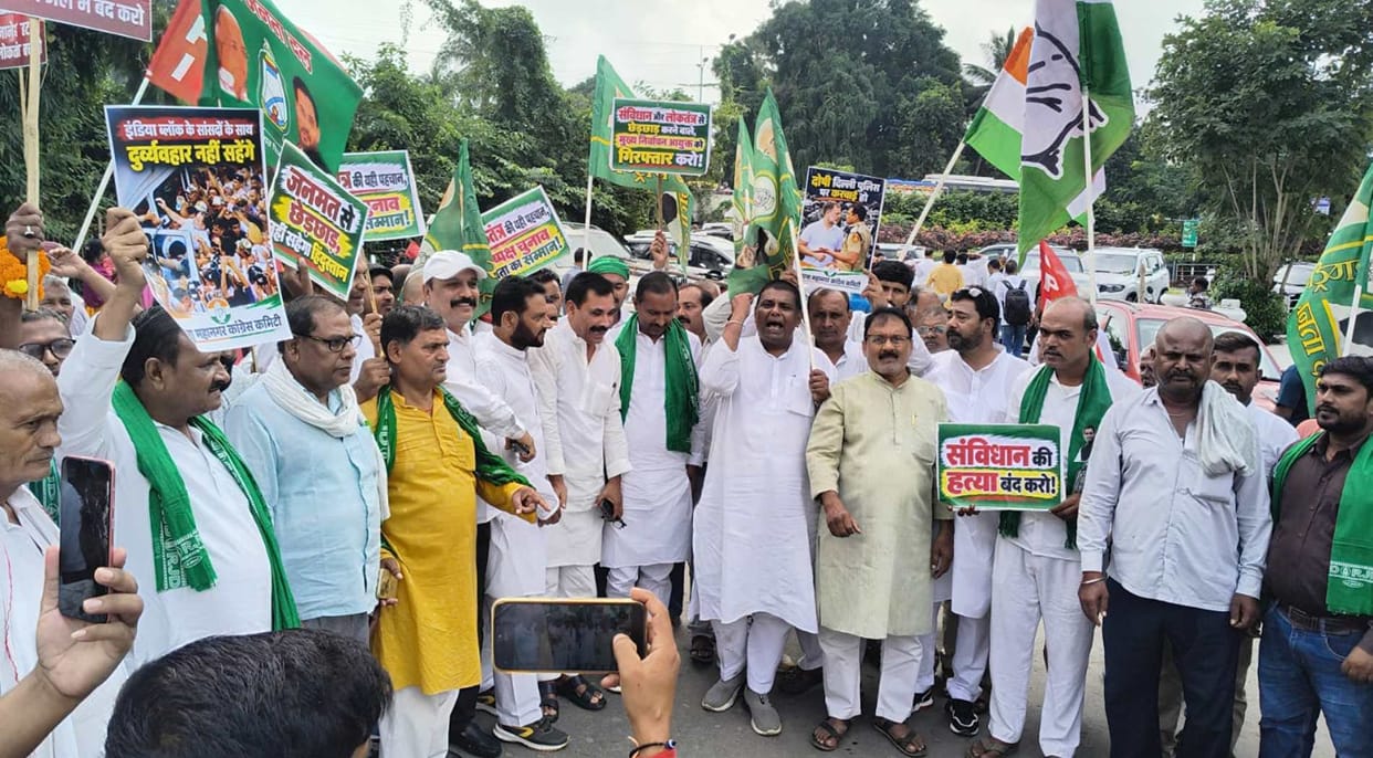 patna mahagathbandhan raj bhavan march tejashwi yadav sir gyanesh kumar resignation