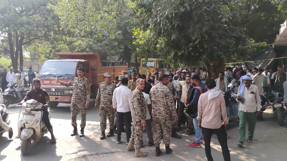 Agra News: Bulldozer Action Outside RTO Office, Encroachments Removed Amid Protest