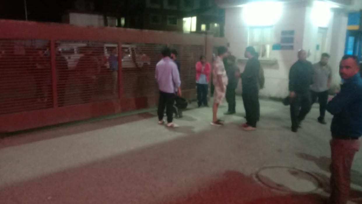 Dehradun doon hospital emergency witnesses clash between two groups sharp weapons waved