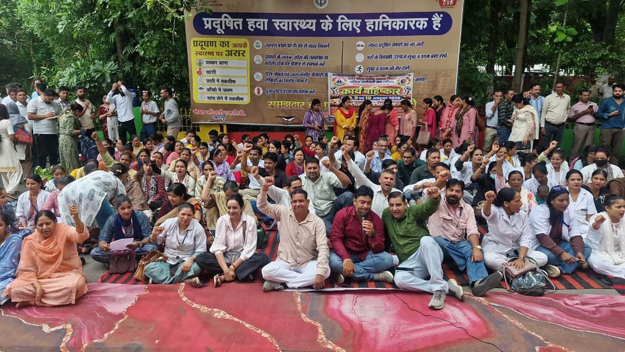 NHM Employees Continue Protest in Saharanpur for Equal Pay and Permanent Jobs