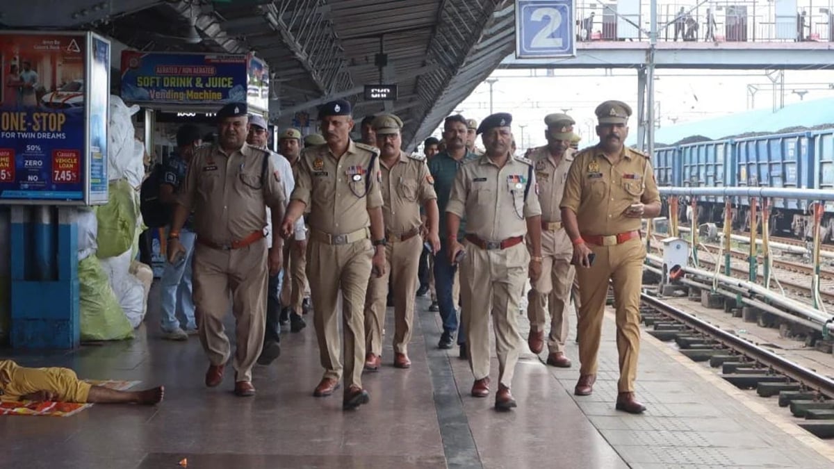 जंतर-मंतर पर प्रदर्शन: गोरखपुर में सुरक्षा सख्त, ये सात ट्रेनें निरस्त; रेलवे स्टेशन पर बढ़ाई गई निगरानी