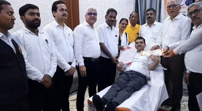 Kanpur Blood Donation District Judge judicial officers and lawyers participated