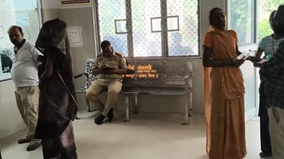 अस्पताल में मौजूद परिजन
