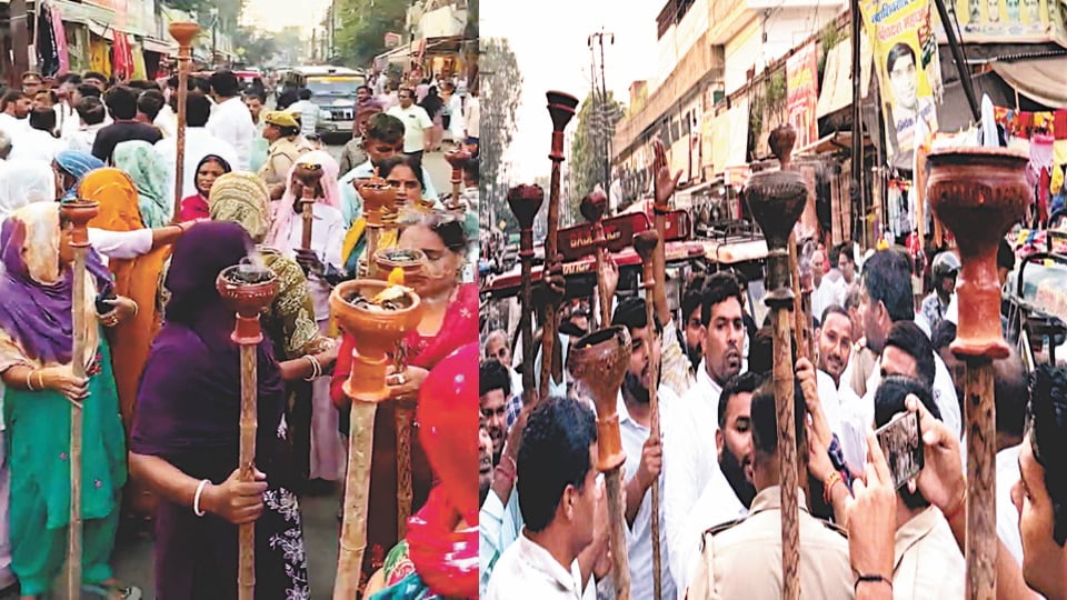 Meerut Women Take Out Torch Protest Over Civic Issues, Municipal Officials Promise Resolution in 15 Days