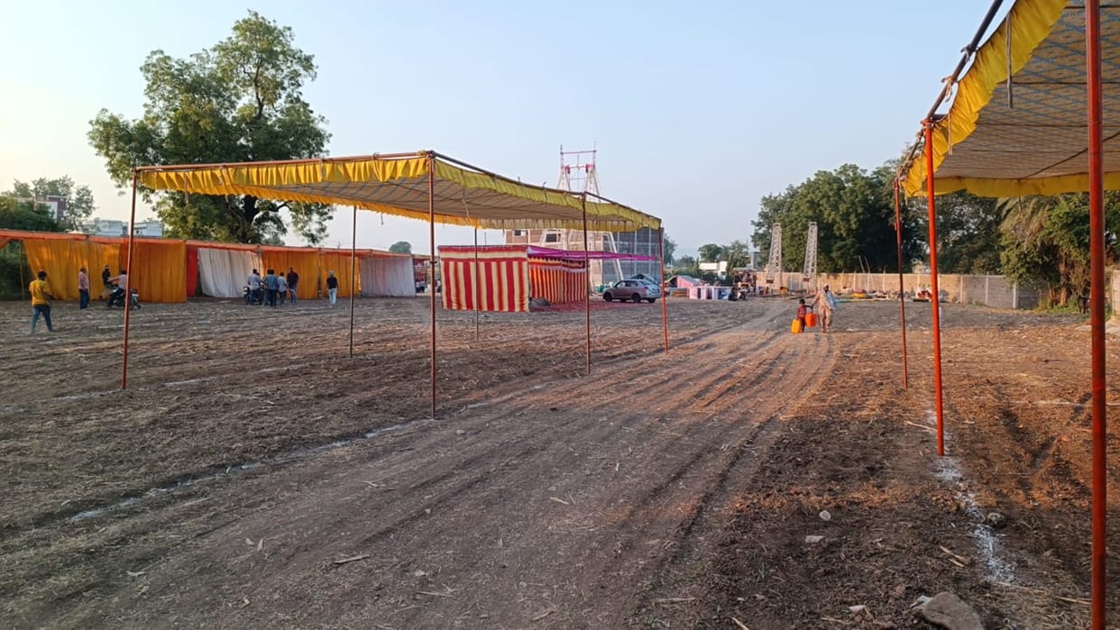 Maheshwar Anand Mela Old Ground Permission Traders Protest Rajkumar Mew