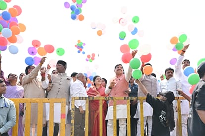 मुख्यमंत्री डॉ. मोहन यादव के साथ अन्य जनप्रतिनिधि