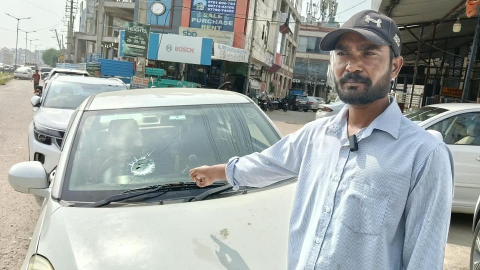 Hooliganism by youths in Zirakpur Stones pelted outside hotel vehicle windows smashed