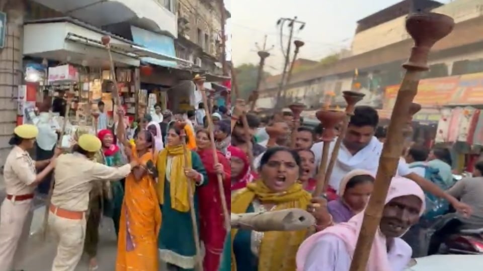 मेरठ: महिलाओं ने नगर निगम से निकाला मशाल जुलूस, बोलीं- आठ मौतों पर भी नहीं जागे अधिकारी; दे डाली ये चेतावनी