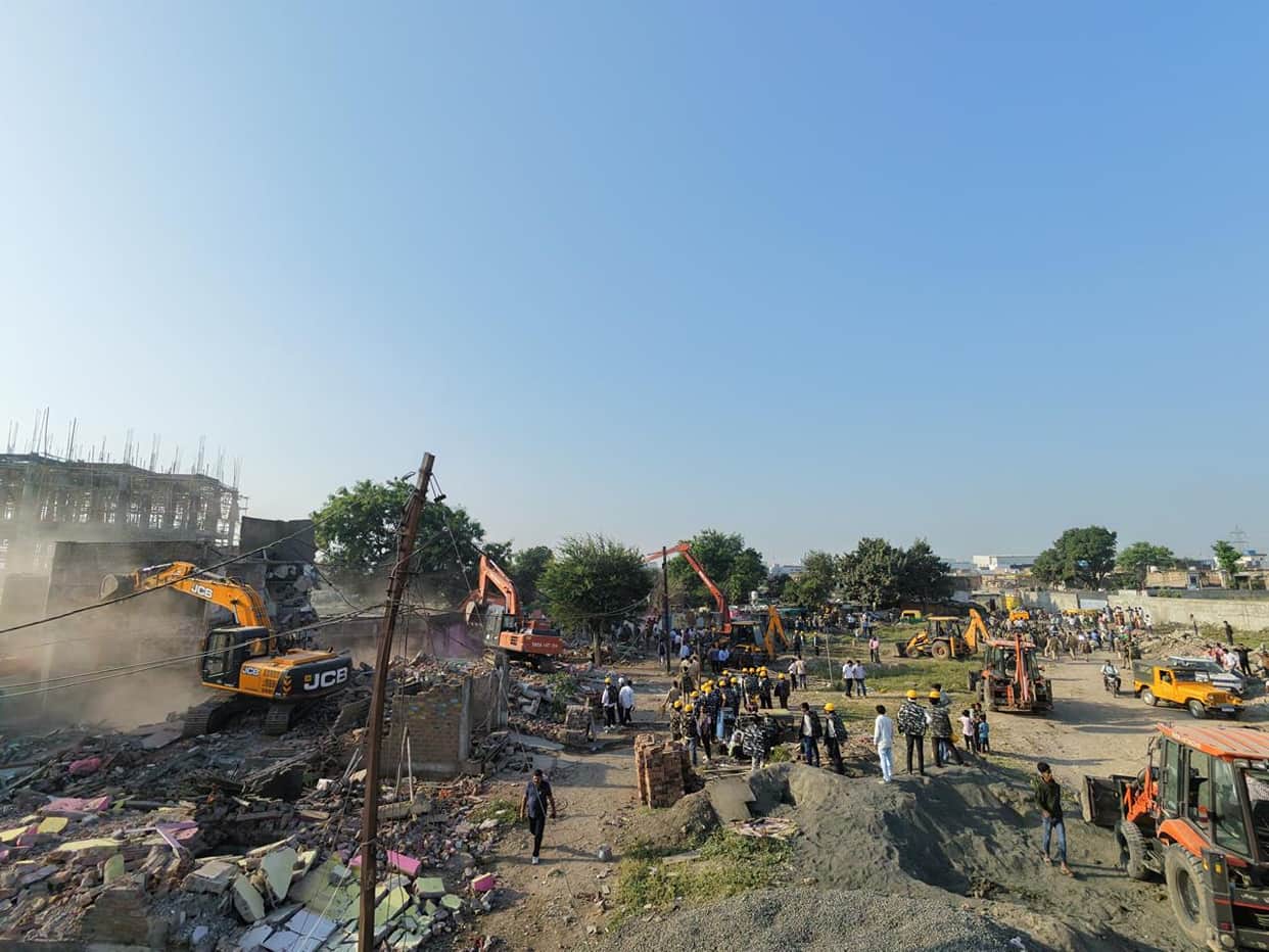 Indore: 130 obstructing structures removed again for a new road in Indore; a wider road will now be built.