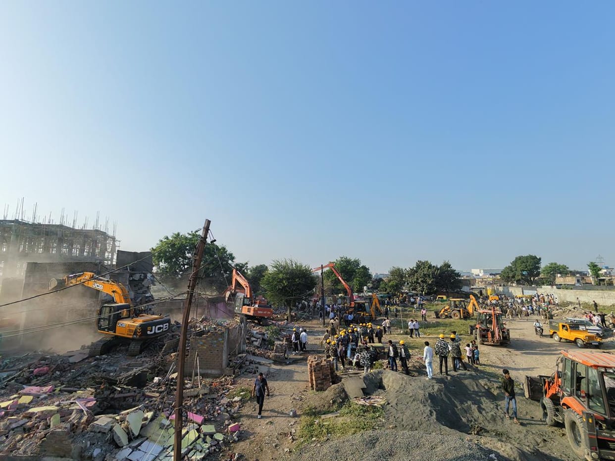 Indore: 130 obstructing structures removed again for a new road in Indore; a wider road will now be built.