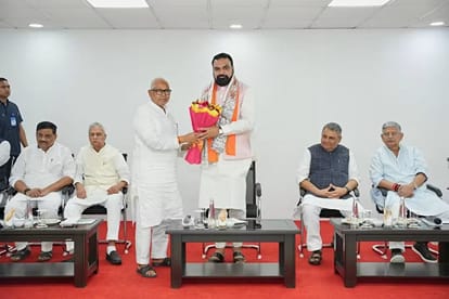 एनडीए सांसदों, विधायकों, विधान पार्षदों और प्रत्याशियों के साथ सीएम सम्राट चौधरी ने की बैठक।